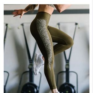 Zyia olive speckle hi rise 7/8 length - worn once or twice